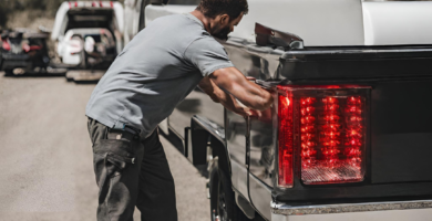 Como instalar luces de freno en un remolque